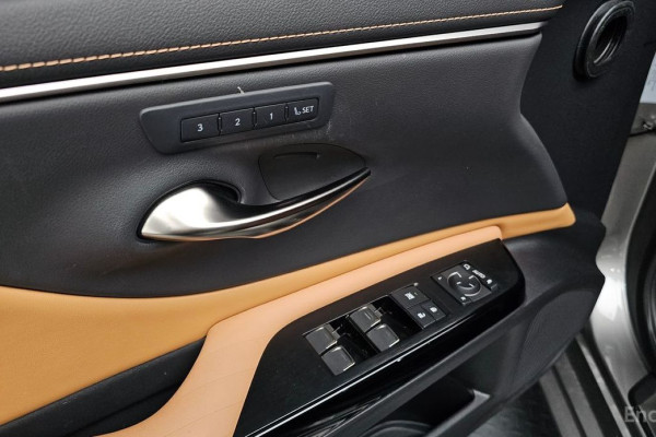 2022 Lexus ES с пробегом 44 419 км