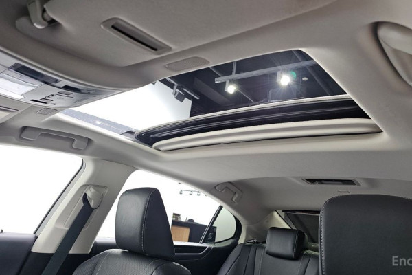 2023 Lexus ES с пробегом 78 105 км