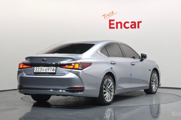 2022 Lexus ES с пробегом 46 027 км