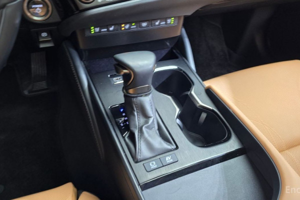 2022 Lexus ES с пробегом 30 050 км