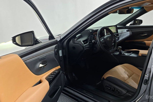 2022 Lexus ES с пробегом 30 050 км