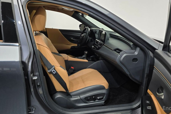 2022 Lexus ES с пробегом 30 050 км