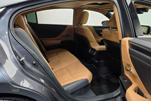 2022 Lexus ES с пробегом 30 050 км