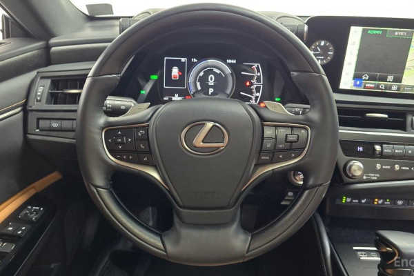 2022 Lexus ES с пробегом 30 050 км