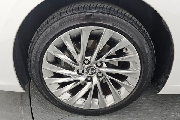 2023 Lexus ES с пробегом 37 344 км