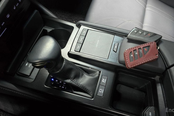 2022 Lexus ES с пробегом 33 053 км