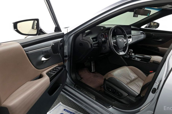 2022 Lexus ES с пробегом 46 027 км