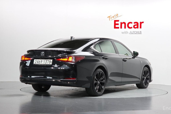 2023 Lexus ES с пробегом 56 465 км