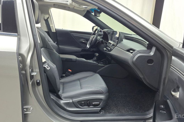 2022 Lexus ES с пробегом 33 053 км