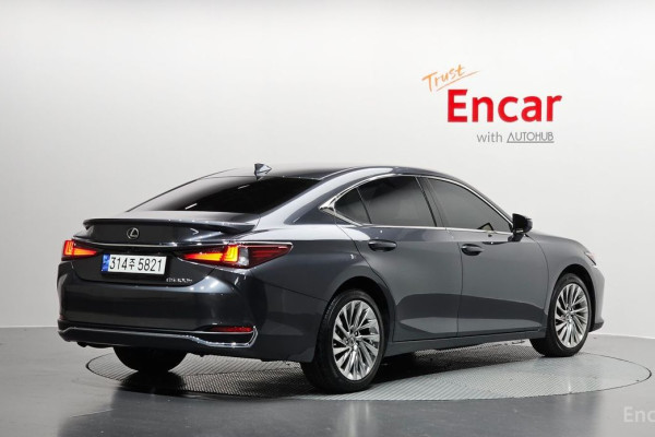 2023 Lexus ES с пробегом 49 576 км