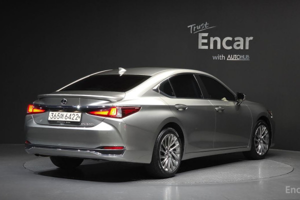 2023 Lexus ES с пробегом 55 759 км