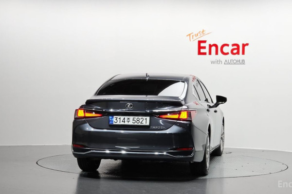 2023 Lexus ES с пробегом 49 576 км