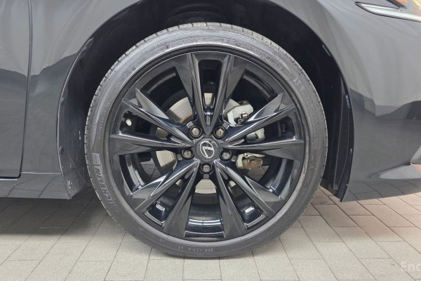 2023 Lexus ES с пробегом 56 465 км