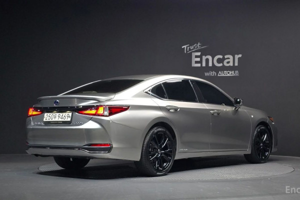 2022 Lexus ES с пробегом 104 339 км