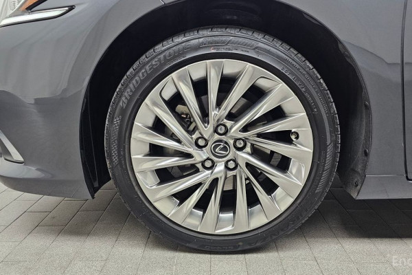 2023 Lexus ES с пробегом 49 576 км