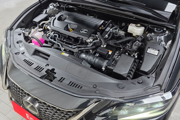 2023 Lexus ES с пробегом 56 465 км