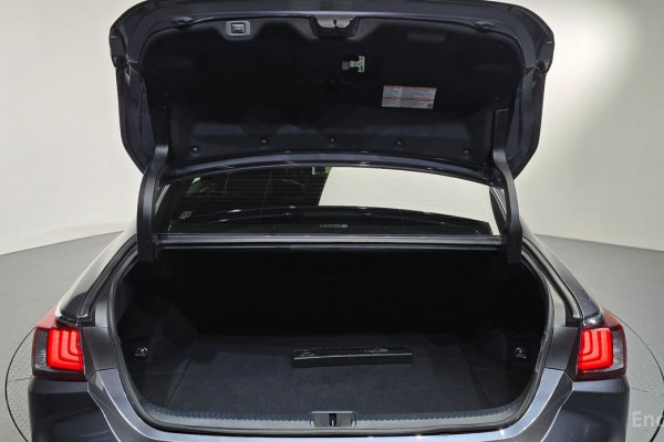 2022 Lexus ES с пробегом 30 050 км