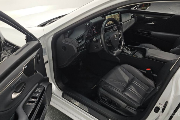 2023 Lexus ES с пробегом 37 344 км