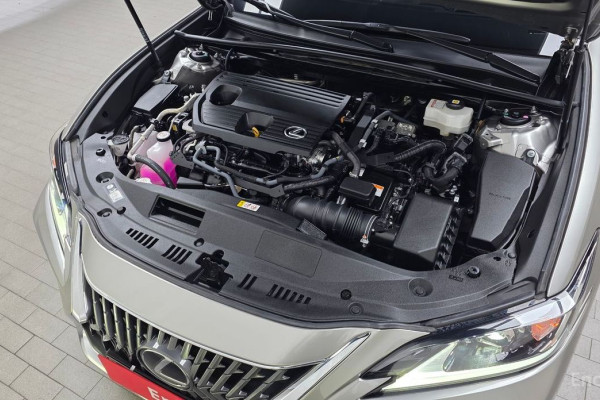 2023 Lexus ES с пробегом 55 759 км