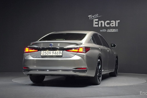 2022 Lexus ES с пробегом 104 339 км