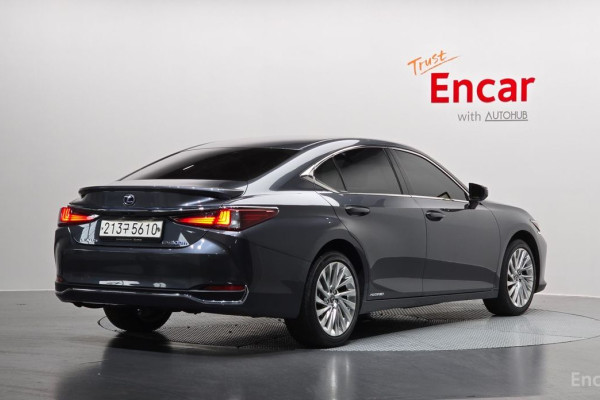 2022 Lexus ES с пробегом 43 012 км