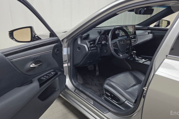 2023 Lexus ES с пробегом 55 759 км