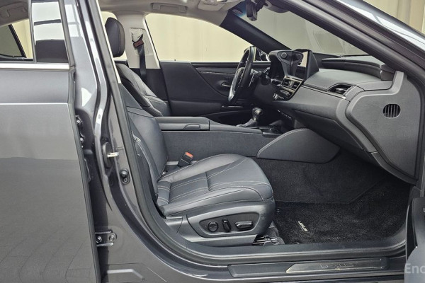 2023 Lexus ES с пробегом 49 576 км