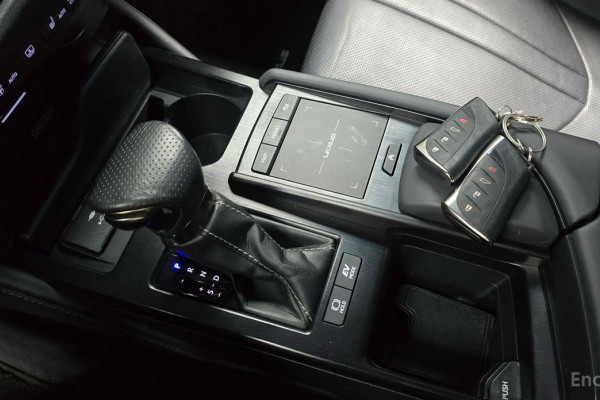 2022 Lexus ES с пробегом 104 339 км