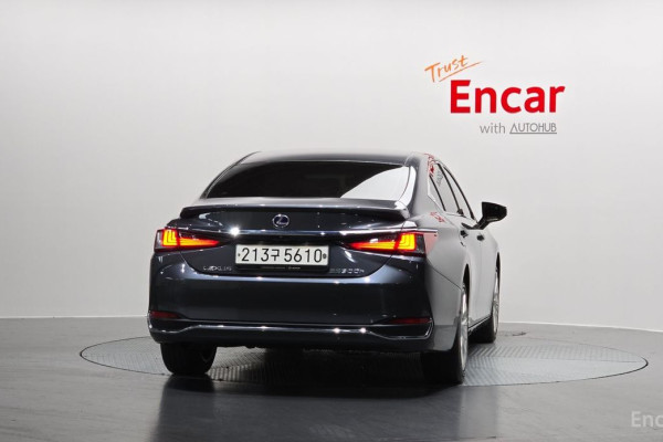 2022 Lexus ES с пробегом 43 012 км