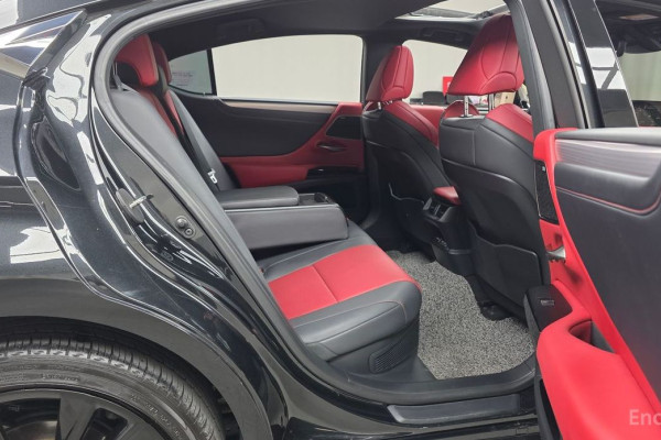 2023 Lexus ES с пробегом 56 465 км