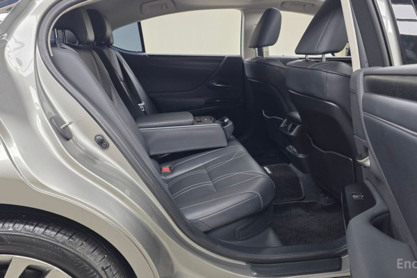 2023 Lexus ES с пробегом 55 759 км