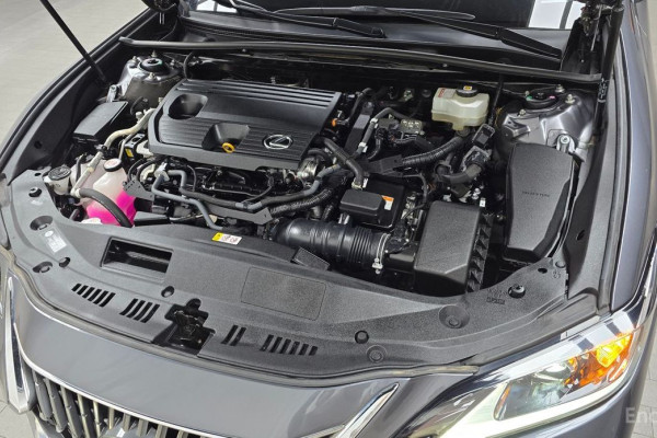 2022 Lexus ES с пробегом 43 012 км