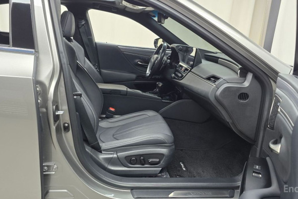 2022 Lexus ES с пробегом 104 339 км