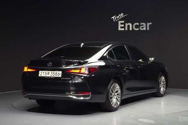 2023 Lexus ES с пробегом 44 994 км