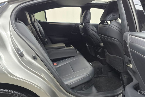 2022 Lexus ES с пробегом 104 339 км