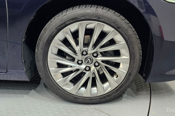 2022 Lexus ES с пробегом 101 203 км