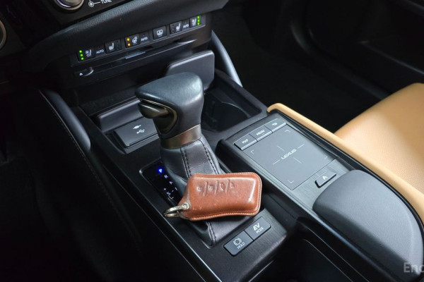 2022 Lexus ES с пробегом 43 012 км