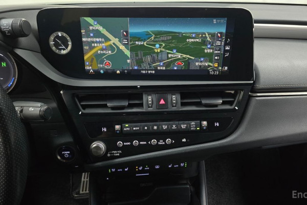 2022 Lexus ES с пробегом 104 339 км