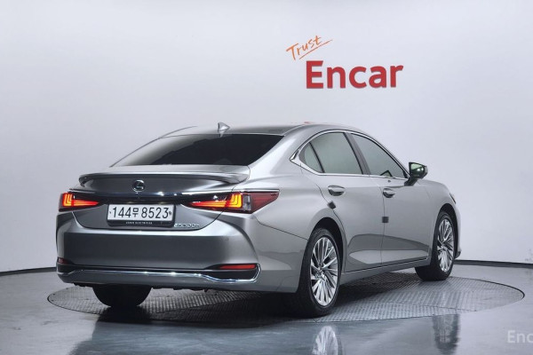 2023 Lexus ES с пробегом 35 250 км