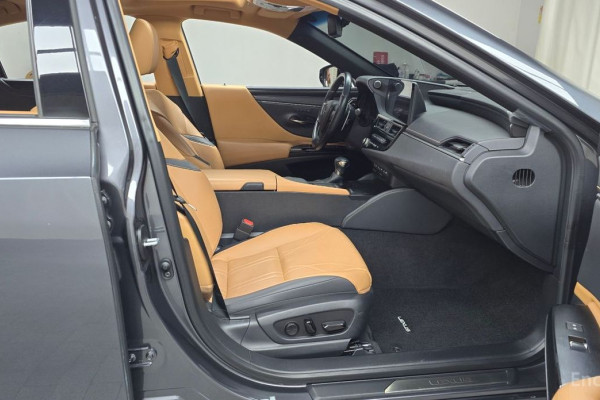 2022 Lexus ES с пробегом 43 012 км