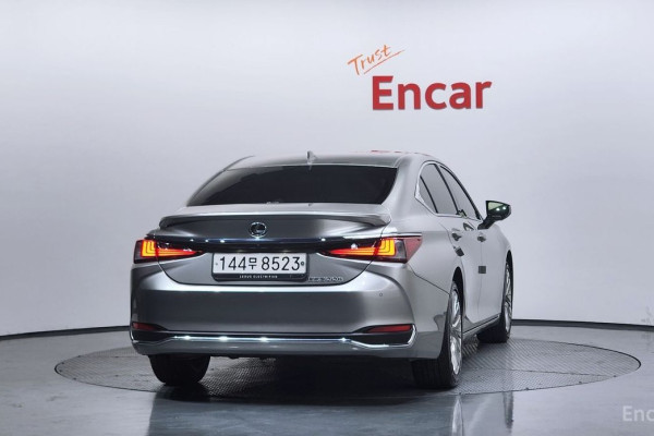 2023 Lexus ES с пробегом 35 250 км