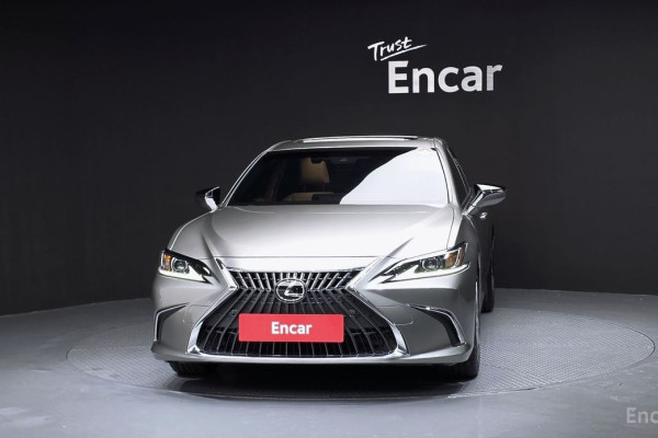 2023 Lexus ES с пробегом 20 428 км