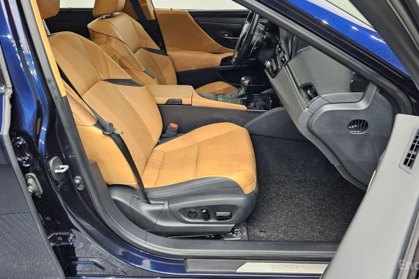 2022 Lexus ES с пробегом 101 203 км