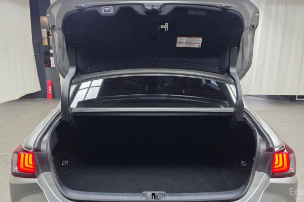 2023 Lexus ES с пробегом 55 759 км