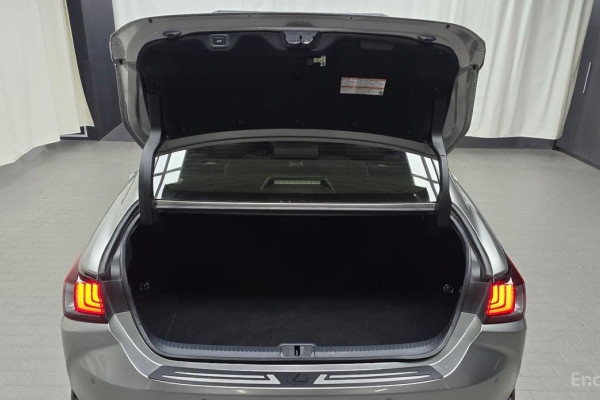 2022 Lexus ES с пробегом 104 339 км