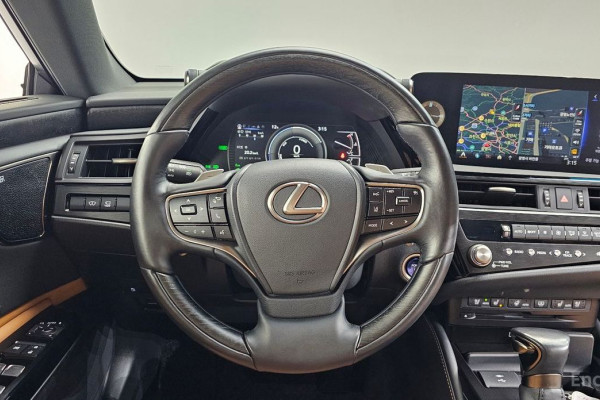 2022 Lexus ES с пробегом 101 203 км