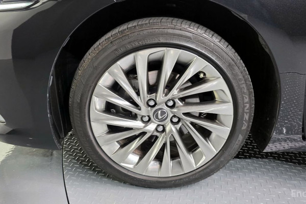 2023 Lexus ES с пробегом 29 676 км