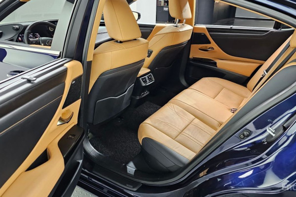 2022 Lexus ES с пробегом 101 203 км