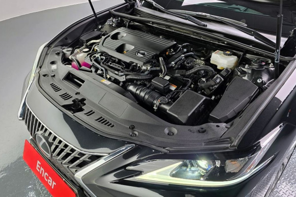 2023 Lexus ES с пробегом 29 676 км