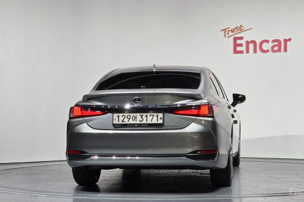 2022 Lexus ES с пробегом 39 197 км